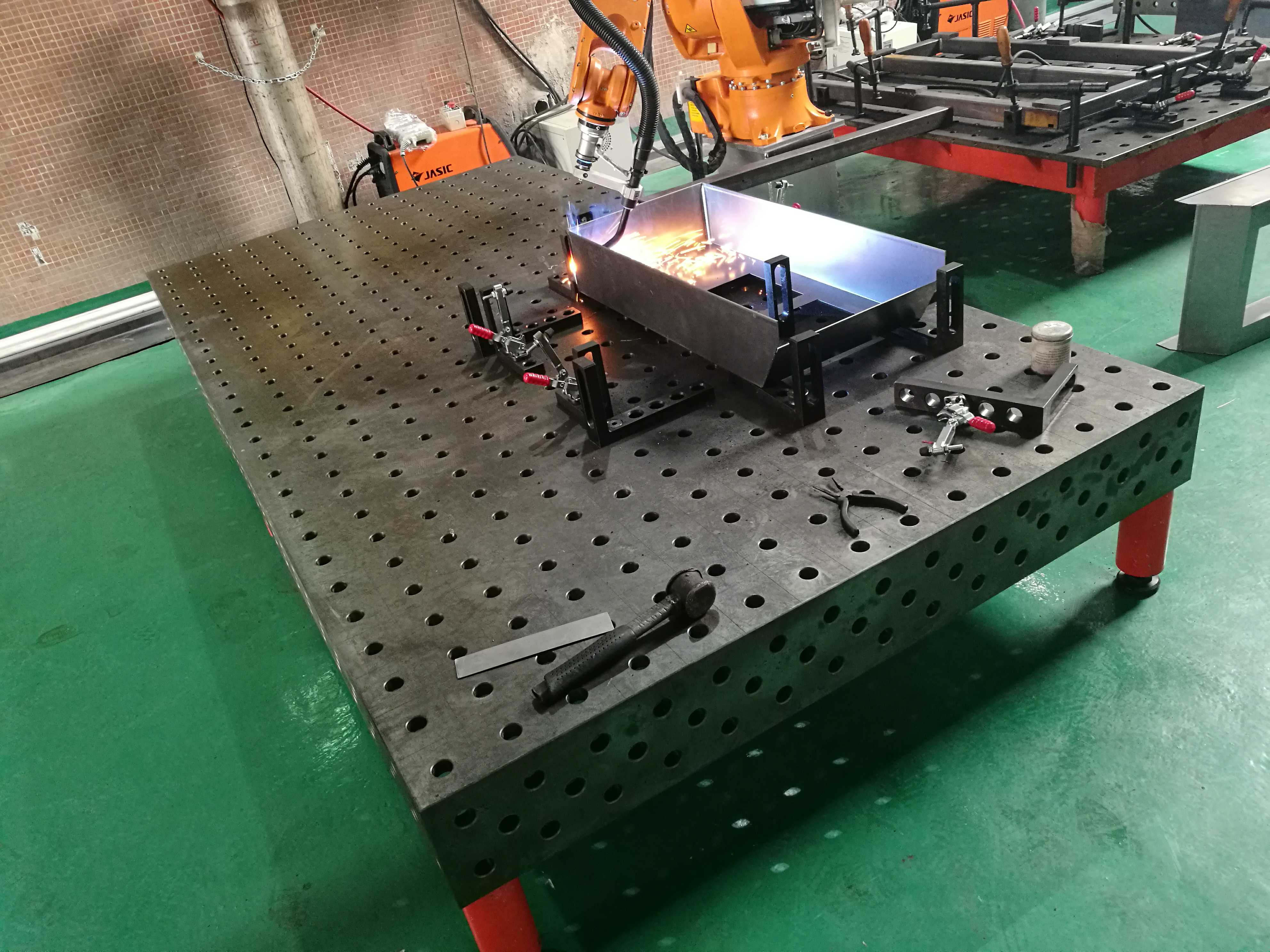  焊接平臺(tái)的鑄件面板不易過薄